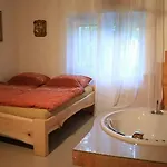 Raspi Etterem Es Boraszat Nocleg ze śniadaniem 3*